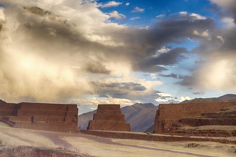 Rumicolca Gates to Cusco.jpg