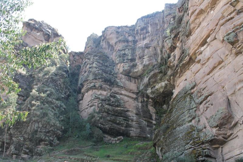 Catarata de 80 metros de altura en Ccorca-Cusco-Perú.jpg
