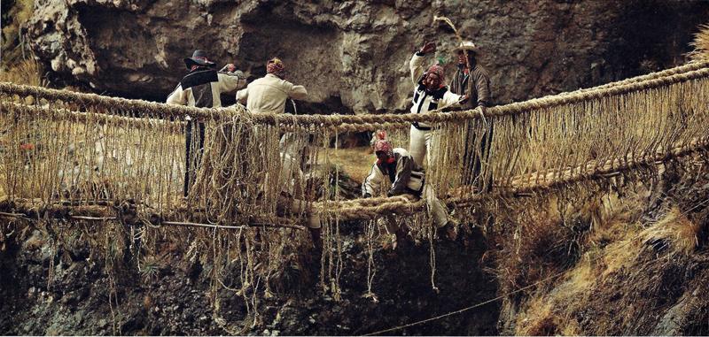 Puente Q'eswachaka, Quehue, Cusco, Perú.jpg