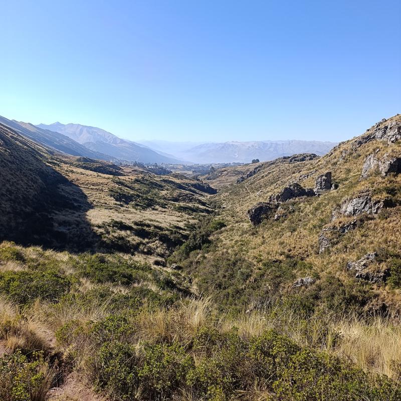 Paisaje camino Tambomachay - Huchuy Qosqo, 2026 27.jpg